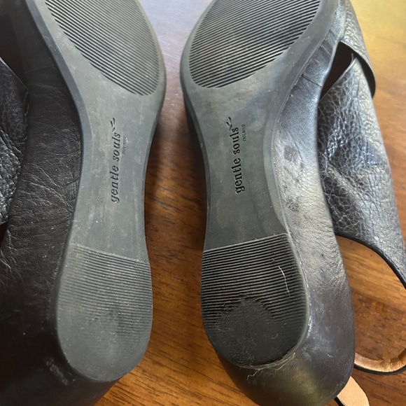 Gentle Souls Black Leather Demi-Wedge Criss Cross Sandals (8M/39 Euro) - Picture 6 of 7